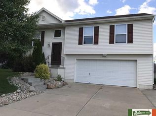 17630 Emiline St, Omaha, NE 68136