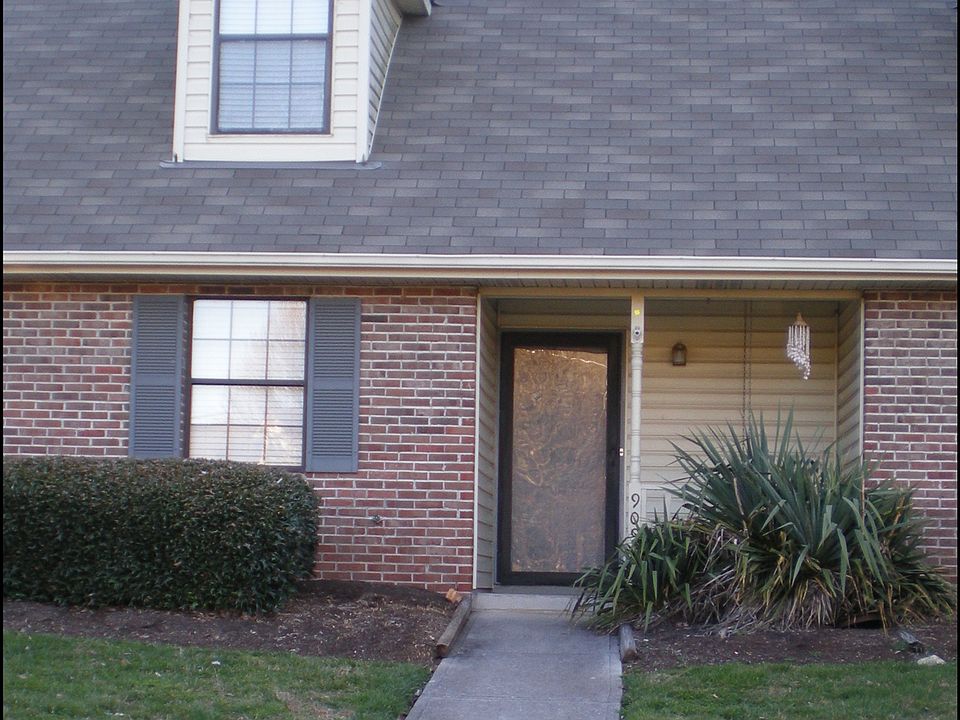 1st image of 909 Chip Cove Ln