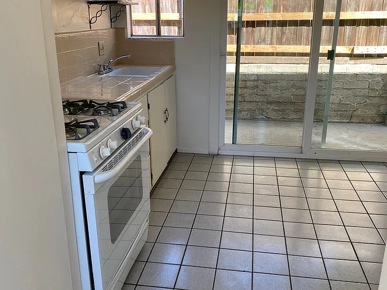 478 N Alessandro St — Photo 2