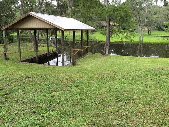 Double Boathouse w/Lifts