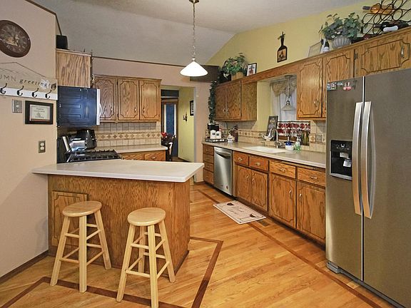 5th image of 3410 Placer Ave