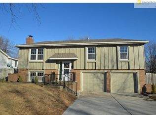 524 S Ridge Dr, Olathe, KS 66061