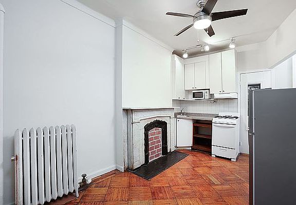 3rd image of 47 E 30th St #3