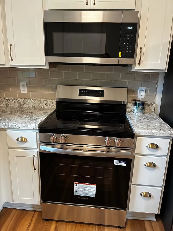 3 bed, 1150 sqft, $2,450 — Photo 3