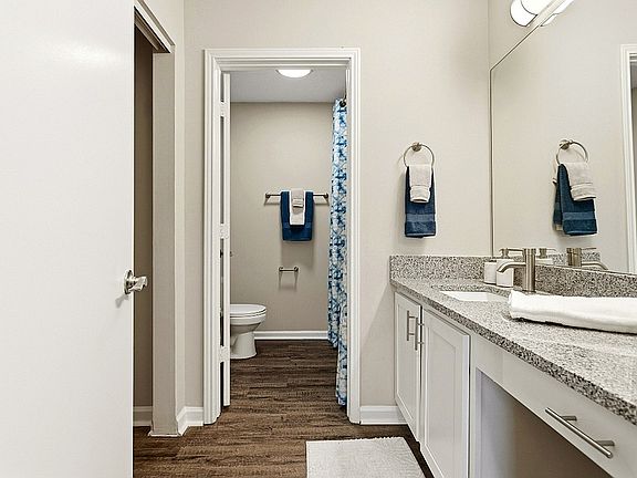 5th image of 1500 Windsor Ct #1136