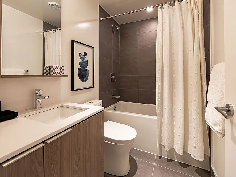 223 Redpath Ave — Photo 49