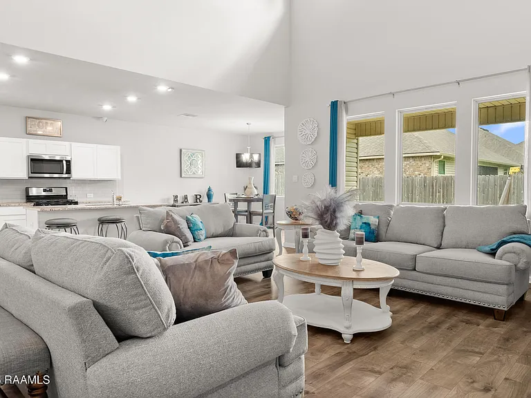 203 S Lakepointe Dr — Photo 7