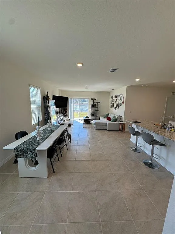 5 bed, 3.0 bath, 2470 sqft, $3,750 — Photo 3