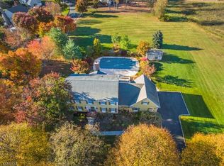 2 Stirling Ln, Basking Ridge, NJ 07920