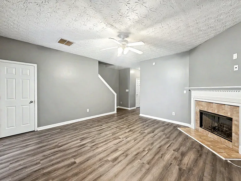 2492 Emma Way — Photo 11