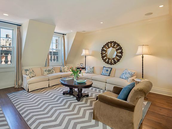 3rd image of 26 W 74th St #5/6