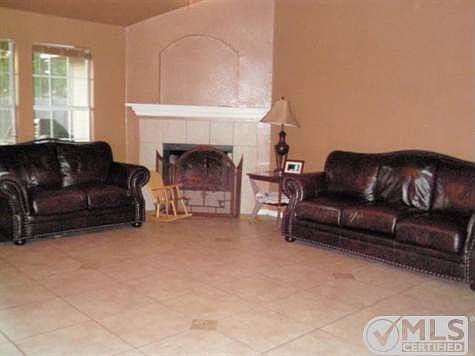 3rd image of 1010 Valdez Dr