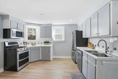$2,995 3BR Single-Family Home | Downtown Dover | Parking + Laundry — Photo 4