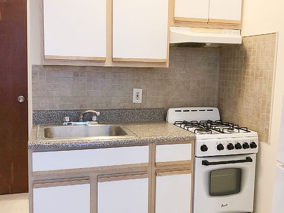 5th image of 26-20 Hoyt Ave S #1D