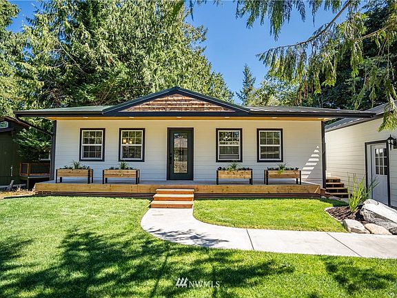 4th image of 9842 Windward Dr NW