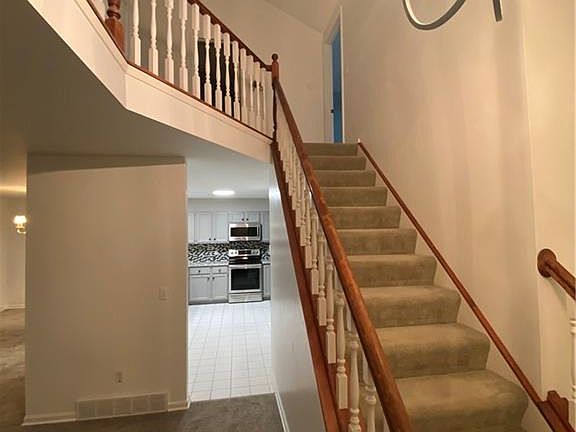 4th image of 205 Forest Edge Dr