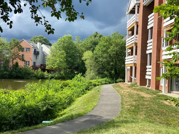 7596 Lakeside Village Dr APT A, Falls Church, VA 22042
