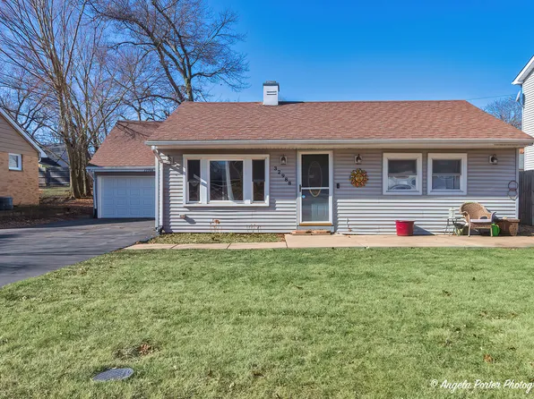 32988 N Meadow Rd, Grayslake, IL 60030