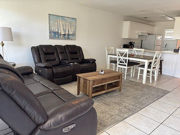 5th image of 210 Watermark Way