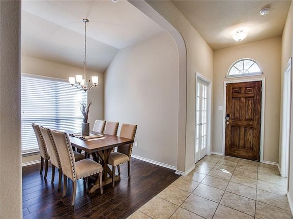 3rd image of 26 Oakridge Ln