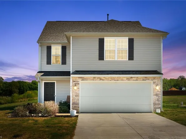 401 Altavista Dr, Clemmons, NC 27012