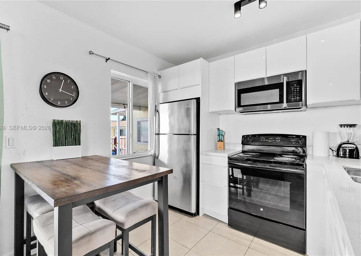 1021 NW 23rd Ave — Photo 4