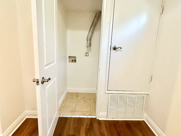 6620 Hazeltine Ave #110 — Photo 20