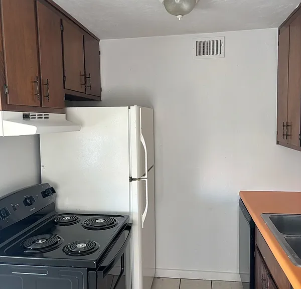 207 Lovelace Dr #8 — Photo 2
