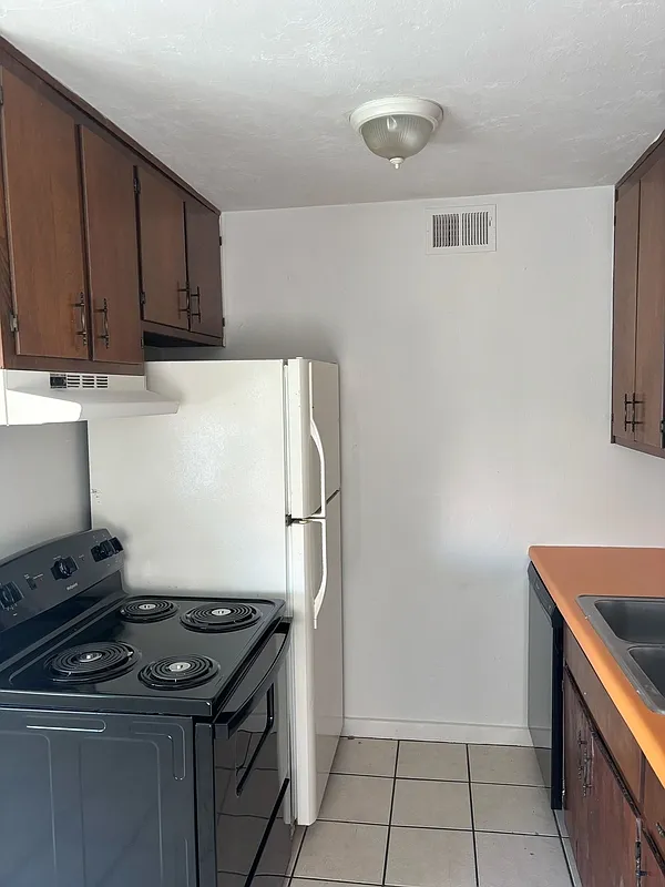 Building Photo - 207 Lovelace Dr #8