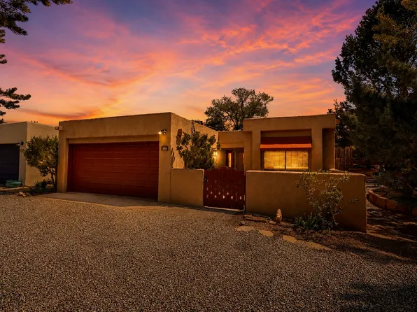 258 Cuesta Del Norte Dr, Santa Fe, NM 87501