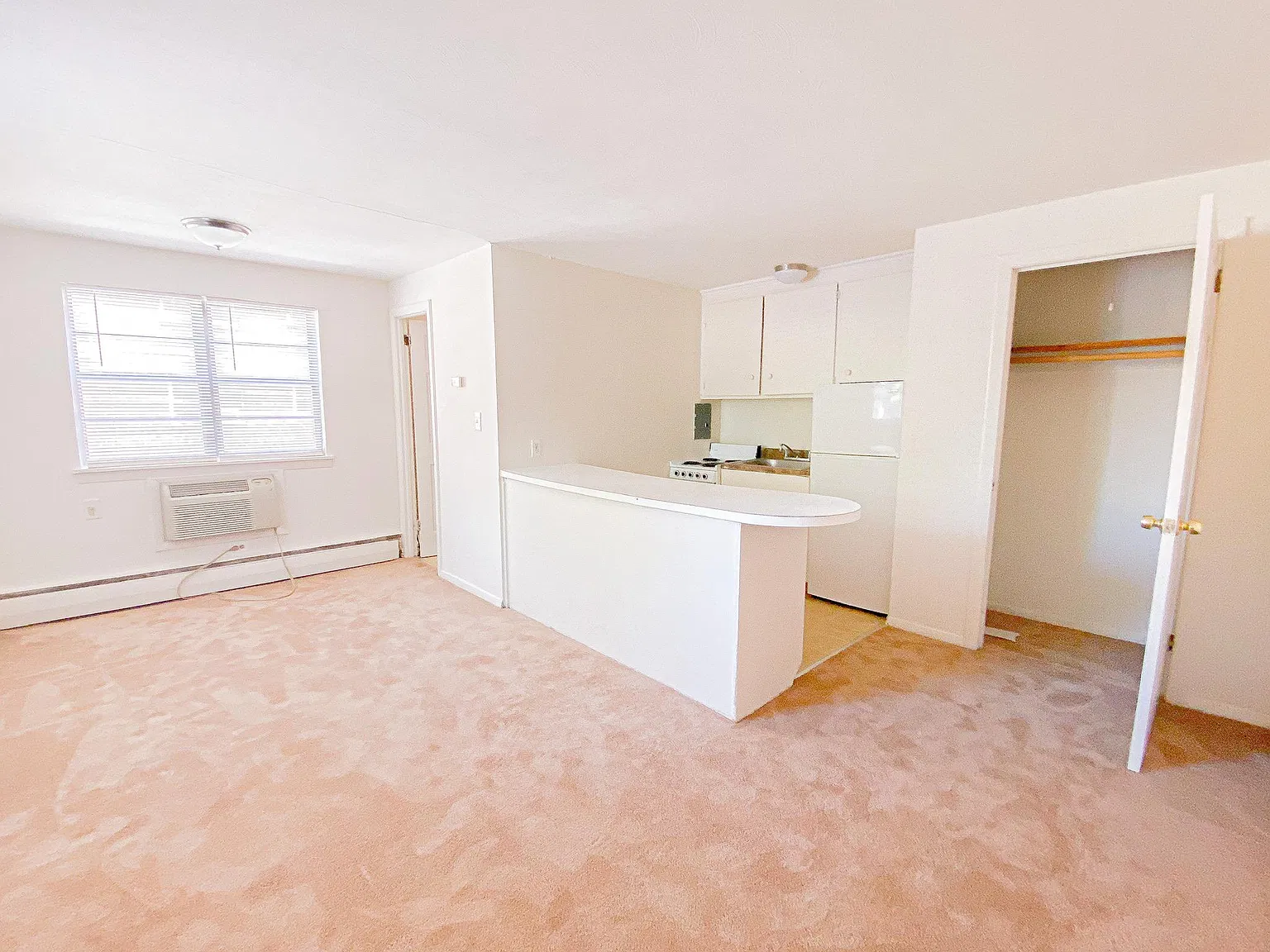 31 Evergreen Ave — Photo 2