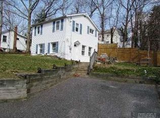35 Mitchell Dr, Sound Beach, NY 11789