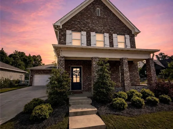 812 Clear Spring Dr, Auburn, AL 36830