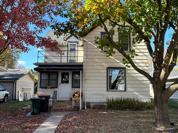 455 1st St, Gaylord, MN 55334