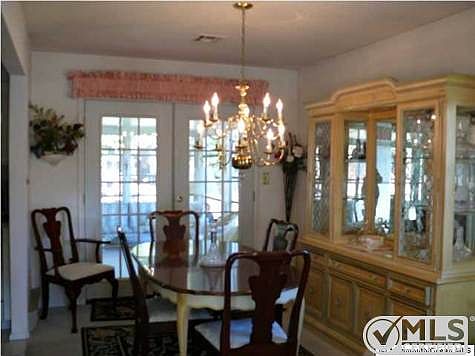 4th image of 75 Courtshire Dr