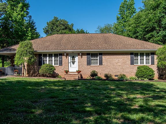 3rd image of 201 Forest Ln