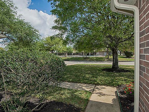 5th image of 1738 Kemah Oaks Dr