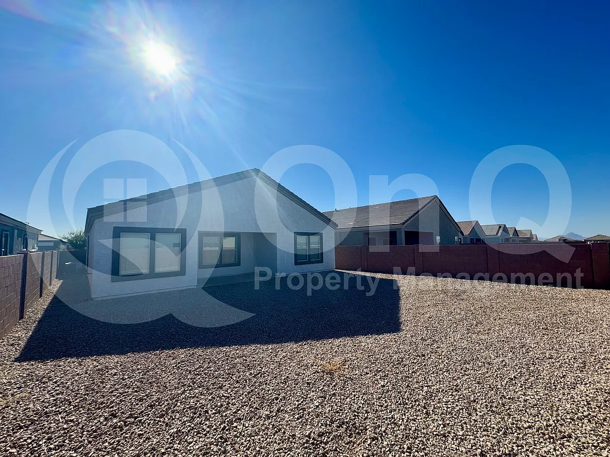 4 bed, 2.0 bath, 1760 sqft, $1,899 — Photo 2