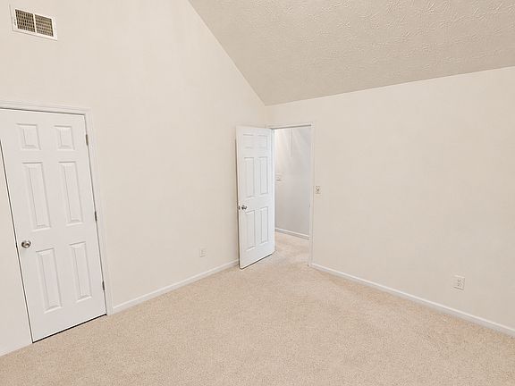 5th image of 220 Laura Cir