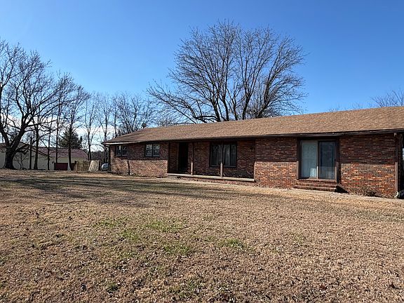 2nd image of 2813 Strawberry Rd