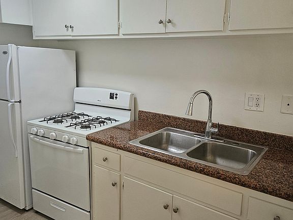 5th image of 1516 Purdue Ave APT 1