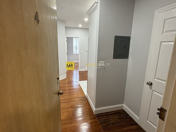 5th image of 476 Commonwealth Ave APT 4