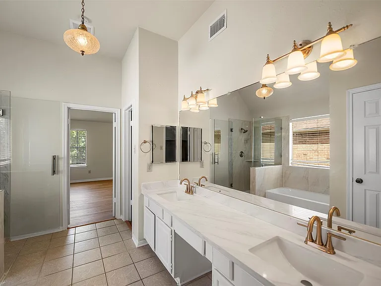 4922 Moss Run Dr — Photo 32