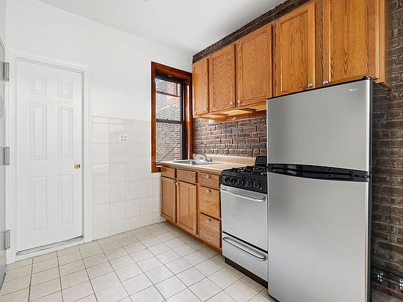 4th image of 258 W 15th St APT 5RE