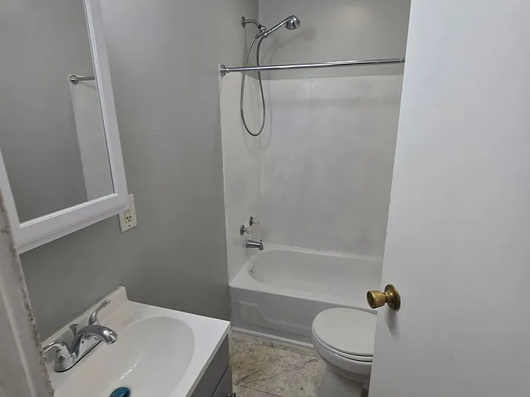 35 N Bradley Ave — Photo 13