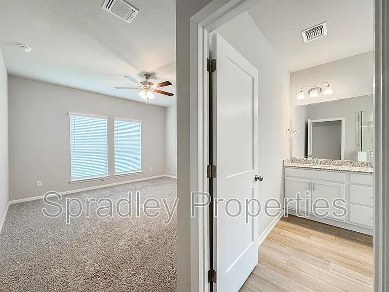 2716 Fox River Dr — Photo 12