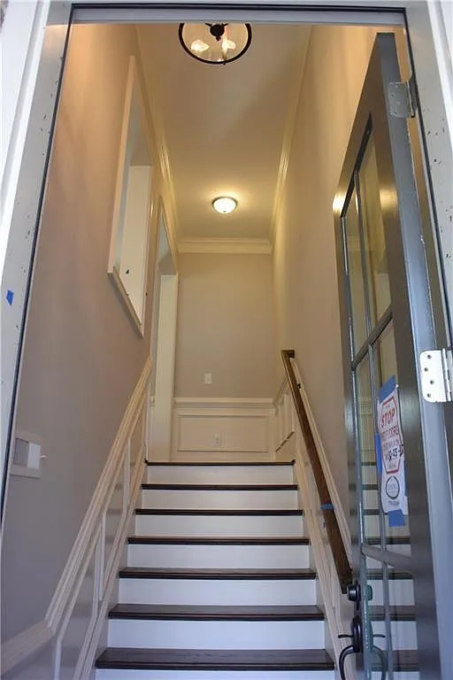 4 bed, 4.5 bath, 4020 sqft, $4,500 — Photo 2