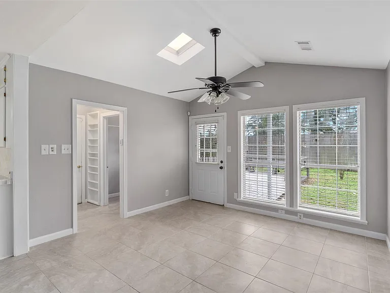 1110 Woods Dr — Photo 15