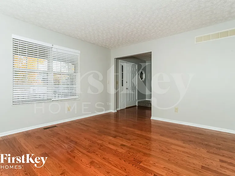 5458 Concord Crossing Dr — Photo 7