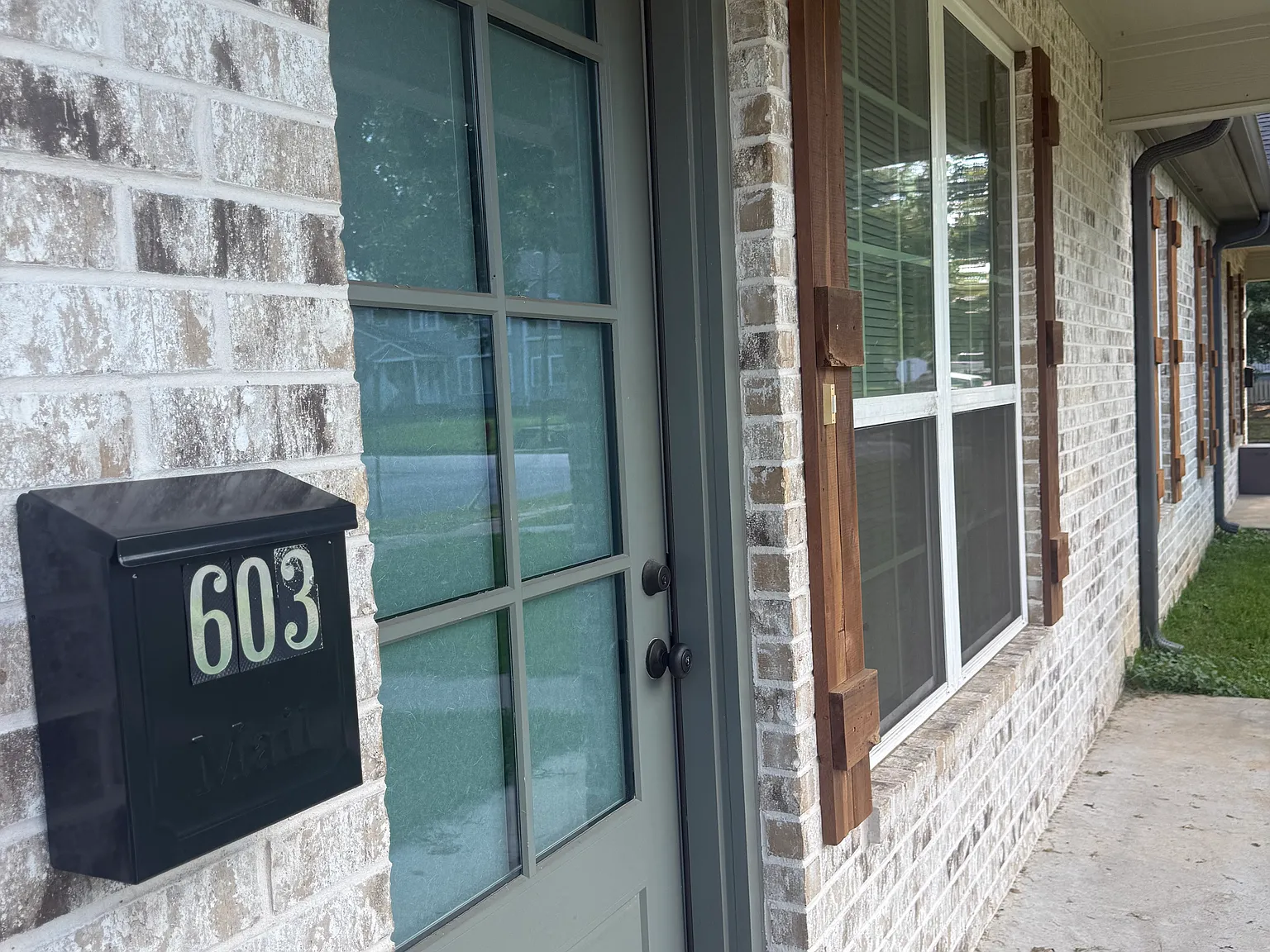 3 bed, $1,549 — Photo 2
